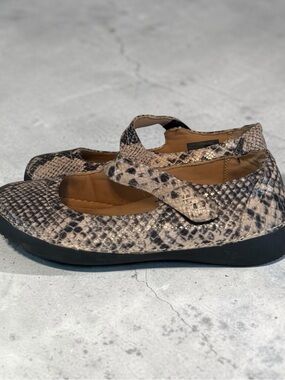 Vionic Harper Snake Print Mary Jane Flats - Women's Size 8.5 Wide
